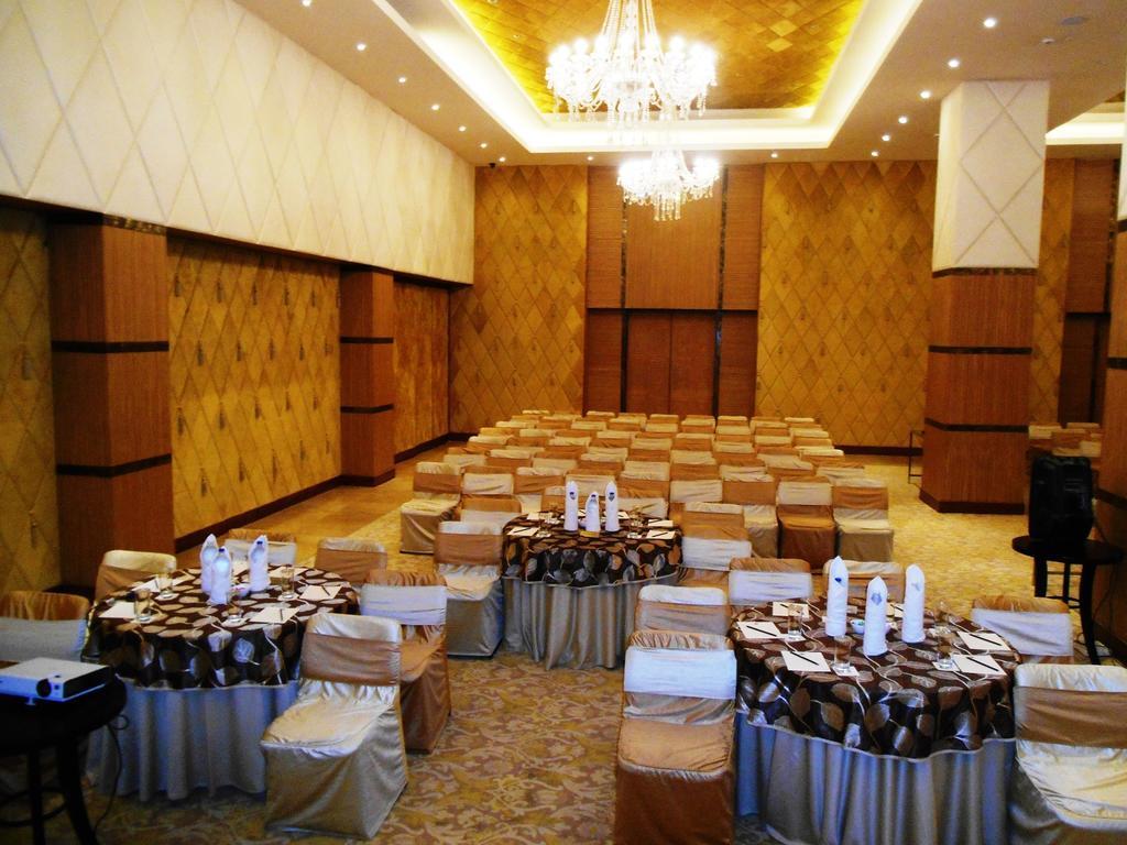 Country Inn & Suites By Radisson, Meerut Eksteriør bilde