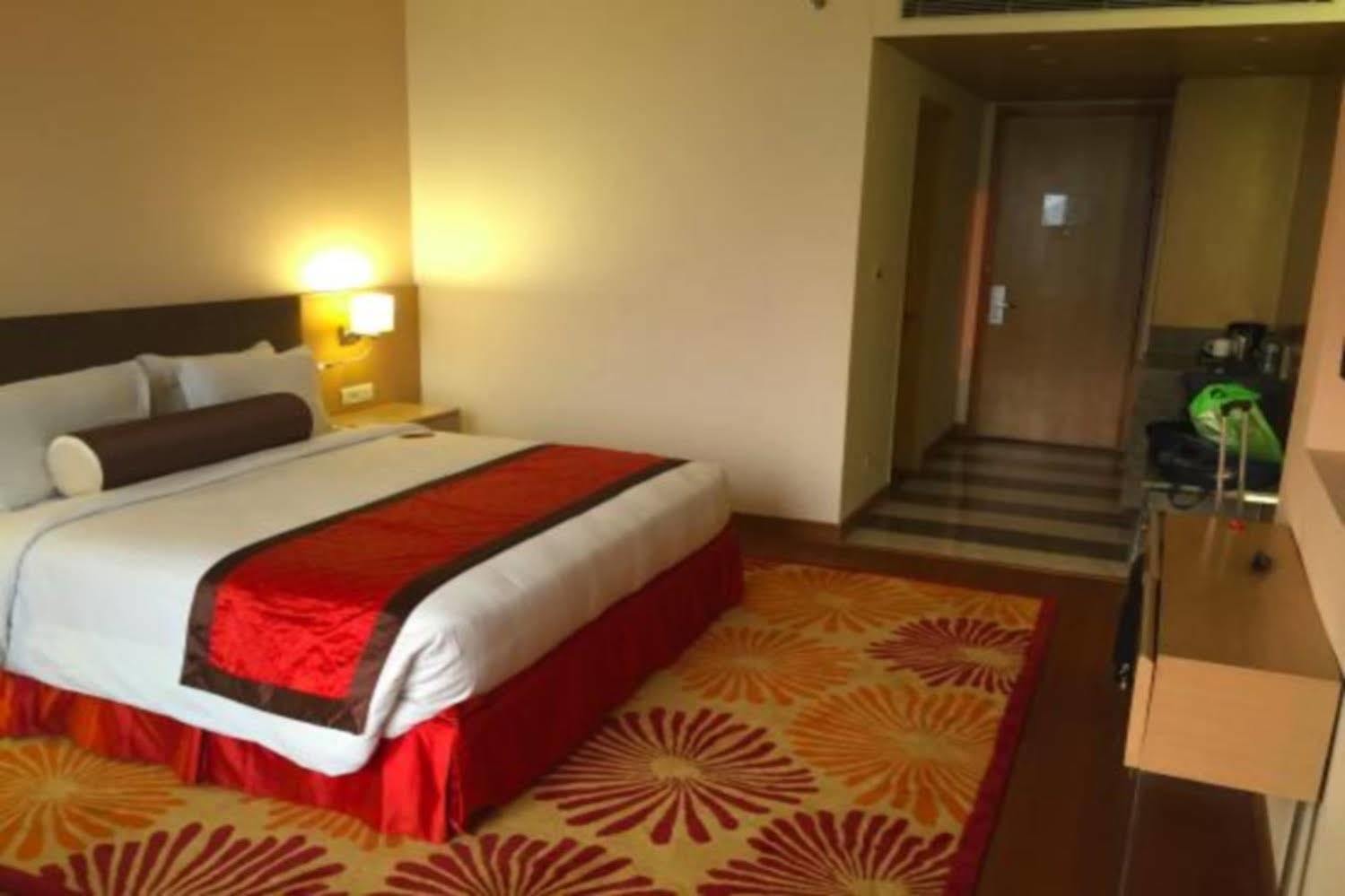 Country Inn & Suites By Radisson, Meerut Eksteriør bilde