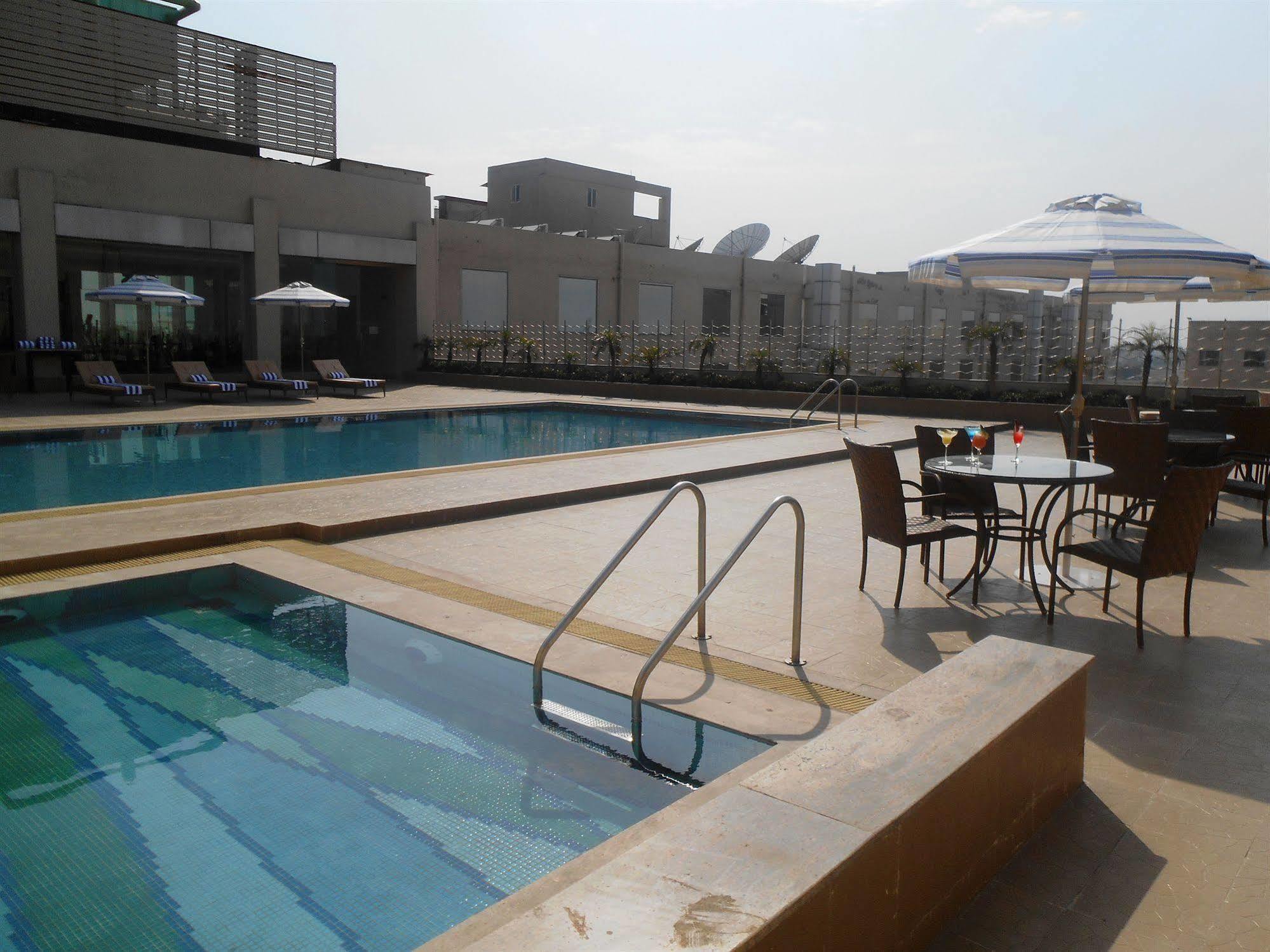 Country Inn & Suites By Radisson, Meerut Eksteriør bilde